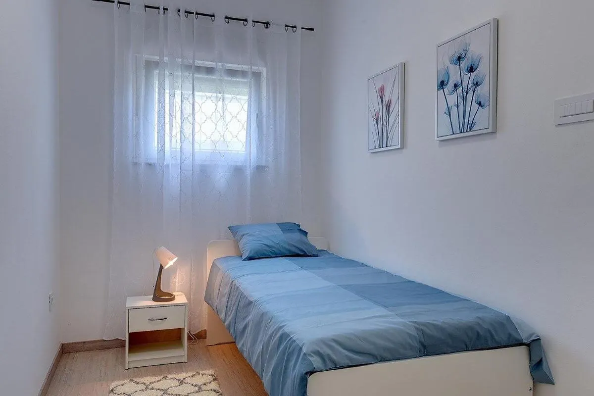 Apartment Vala Liznjan Croatia
