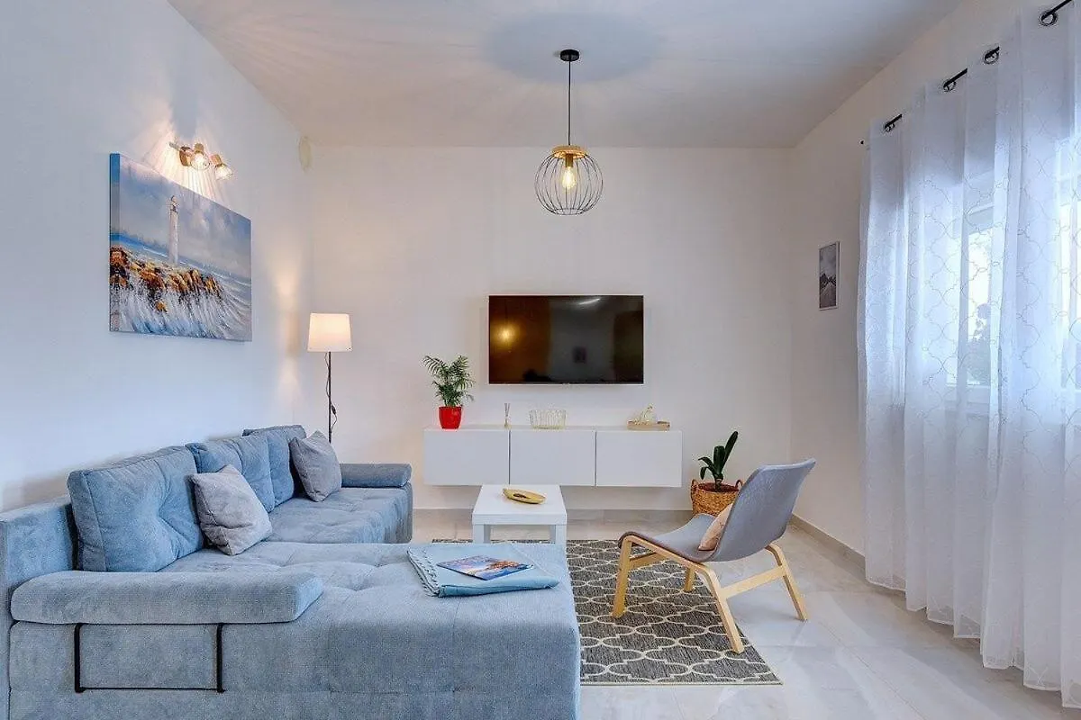 Apartment Vala Liznjan 0*,  Croatia